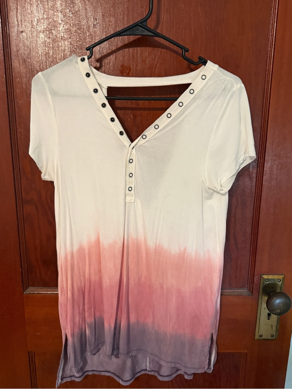 Women’s Ombre V-Neck Short Sleeve Top with Grommet Detail - White to Pink